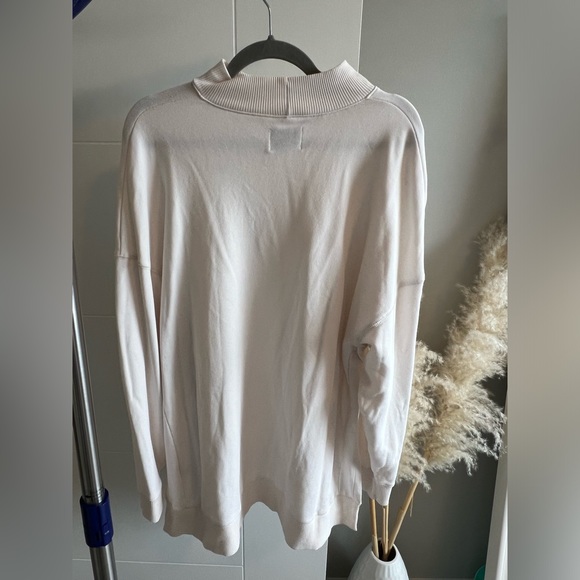 American Eagle Cream Crew Neck - L - Picture 5 of 7